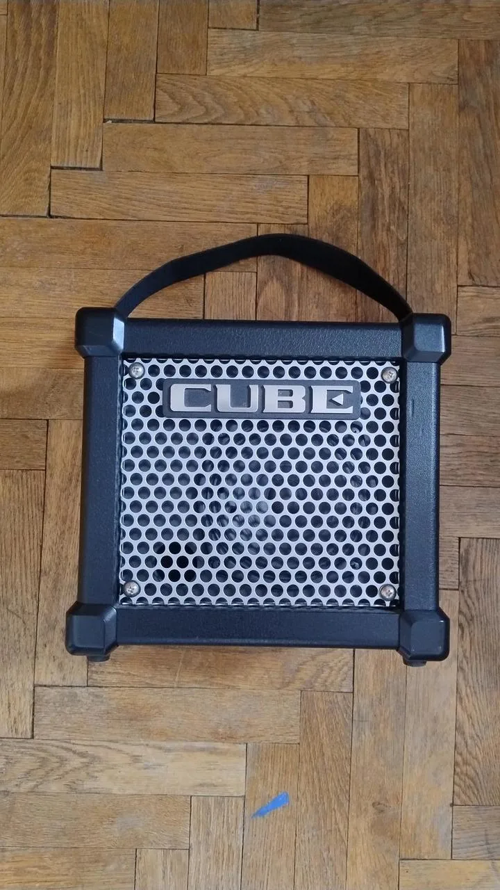 Roland Micro Cube GX - bateriové kombo