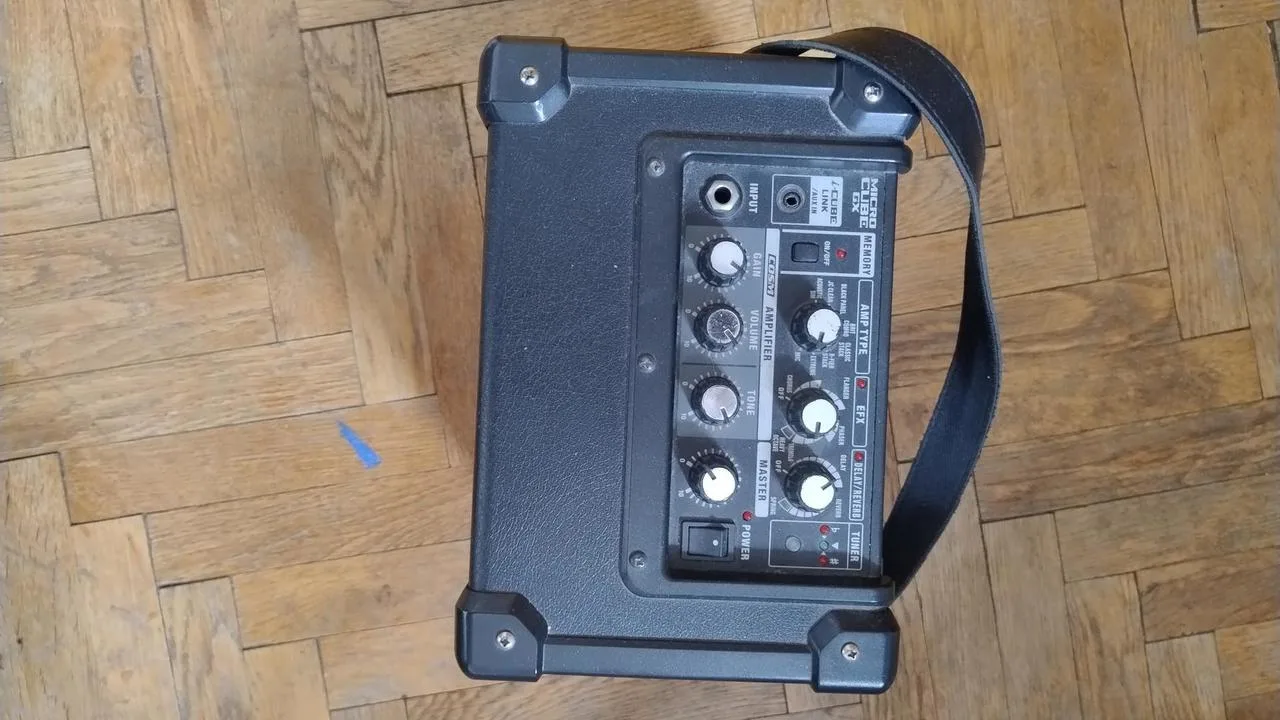 Roland Micro Cube GX - bateriové kombo