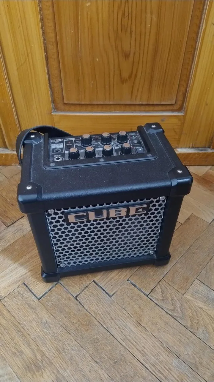 Roland Micro Cube GX - bateriové kombo