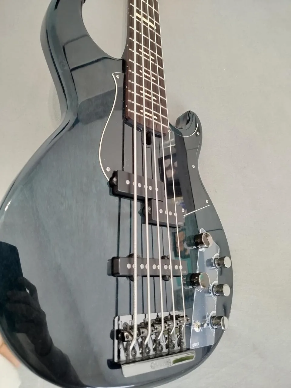 Yamaha BB735A (Indigo Blue) + GK MB212-II + Boss GT-1B