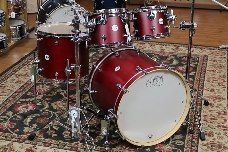 Prodám DW design cherry red