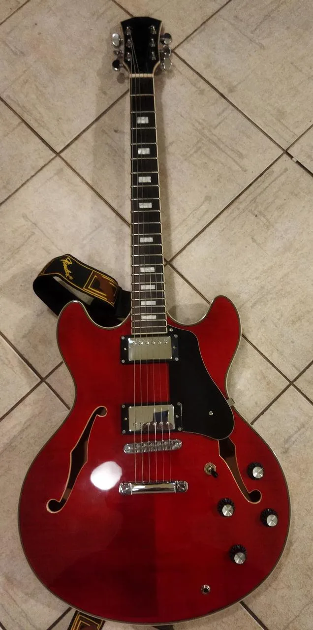 Semi-akustika Sire Larry Carlton H7