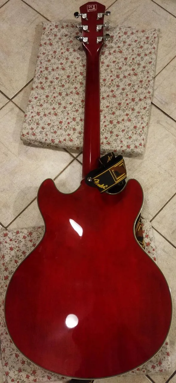 Semi-akustika Sire Larry Carlton H7