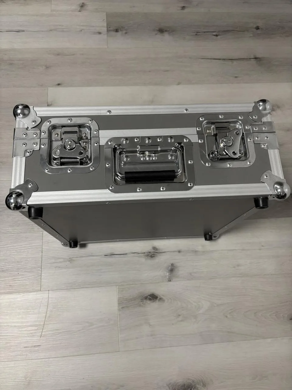 Ampeg SCR-DI + ladička Mooer baby tuner