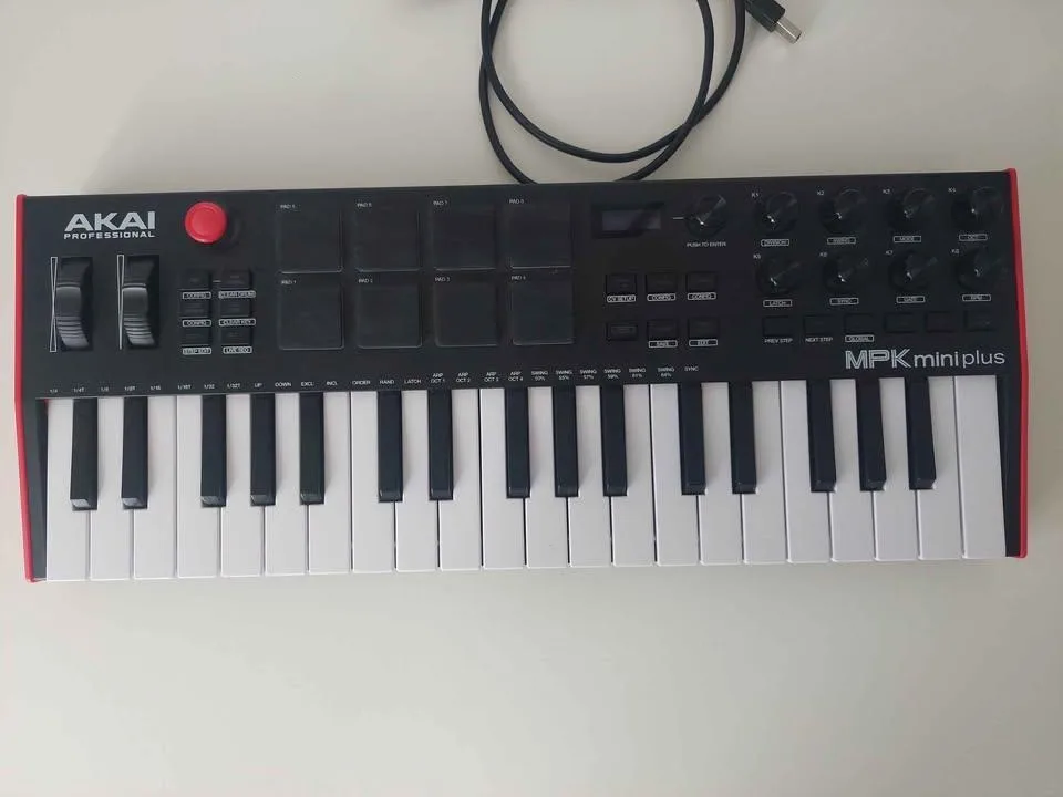 AKAI MPK mini Plus MIDI Keyboard Klavesy with Pads