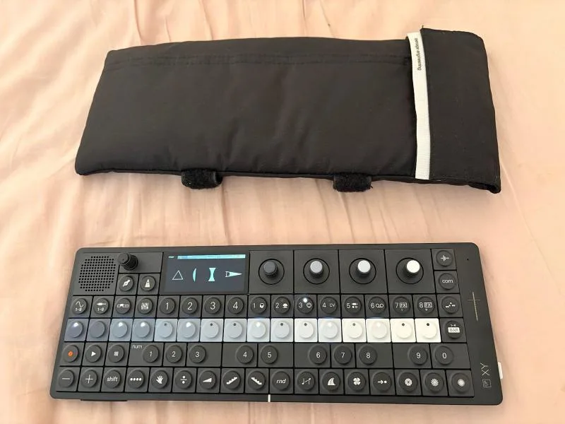Teenage Engineering OP-XY – Teenage Engineering OP-XY + field bag