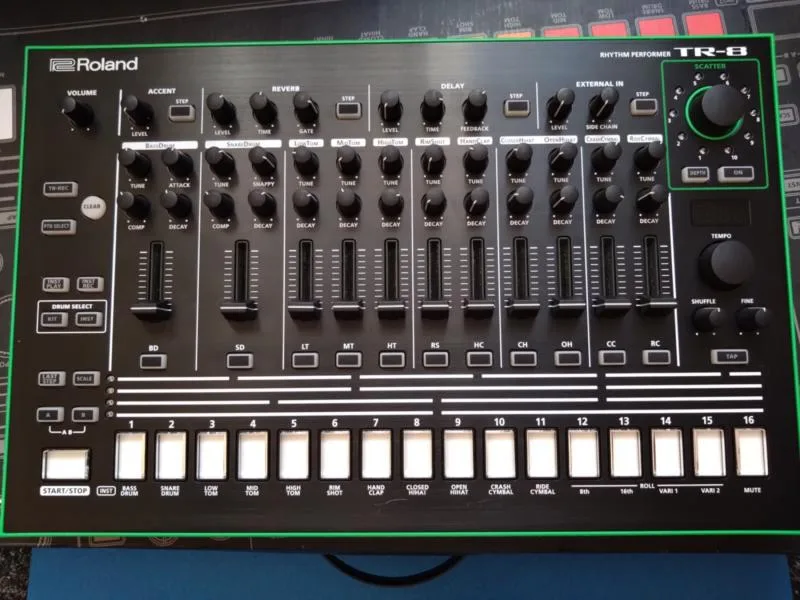 Roland TR-8 – ROLAND TR-8