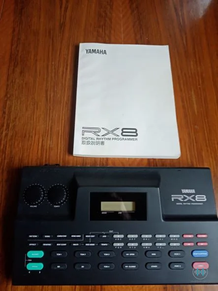 Digitální rytmer Yamaha RX8