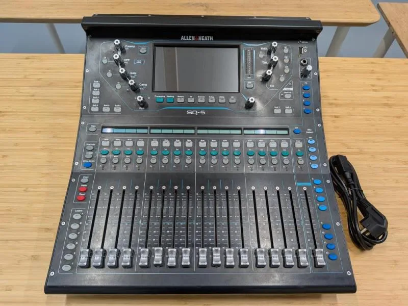 Allen & Heath SQ-5 – Digitální mixážní pult Allen Heath SQ5 48 kanálů