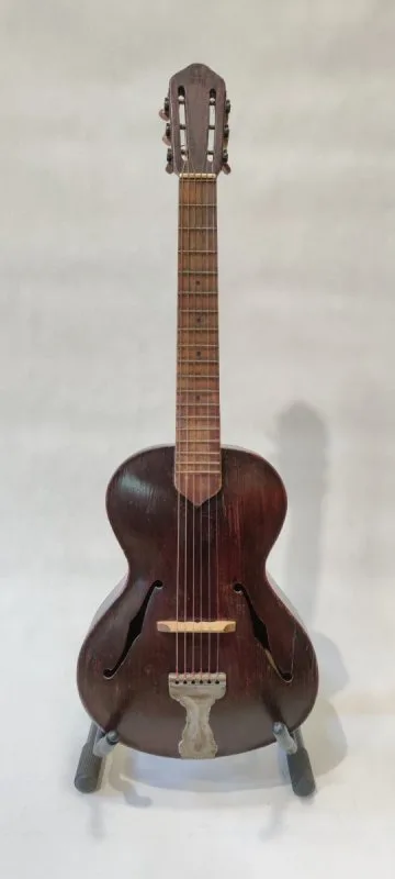 Václav Zoubek akustická kytara z roku 1945
