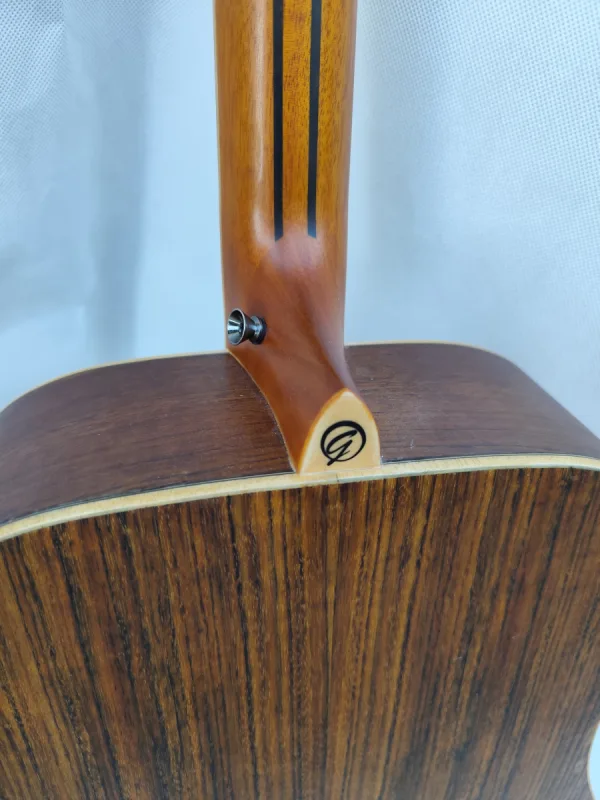 Gilmour Woody akustická kytara s obalem Šiba