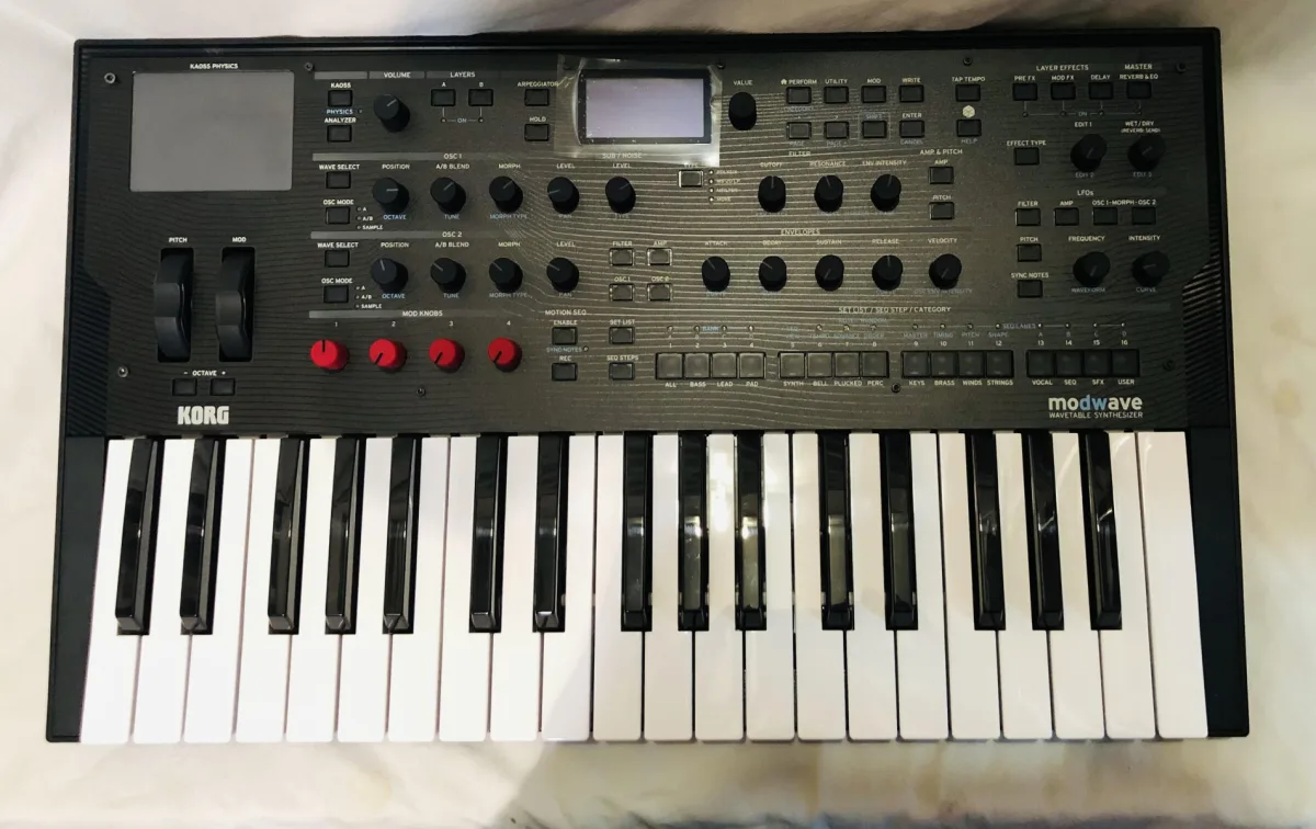 Korg Modwave syntezátor
