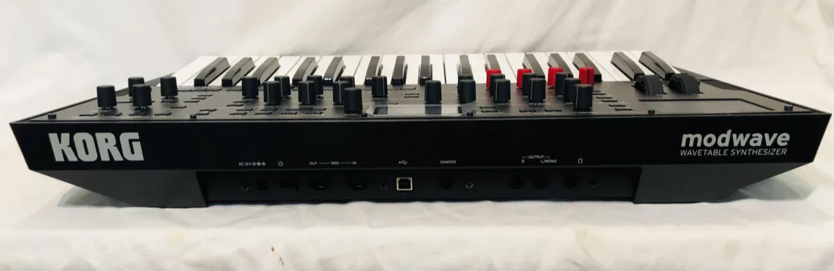 Korg Modwave syntezátor
