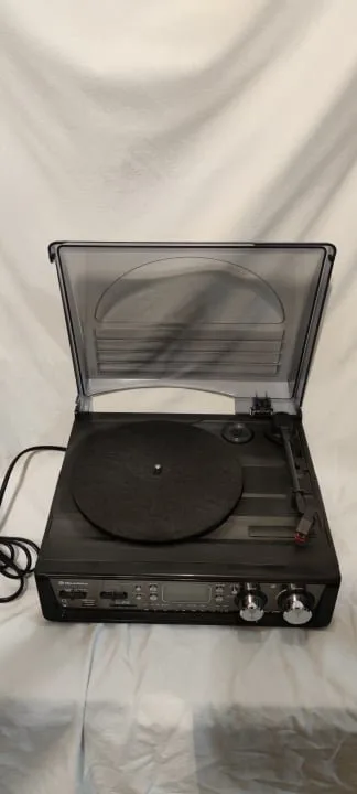 Roadstar turntable