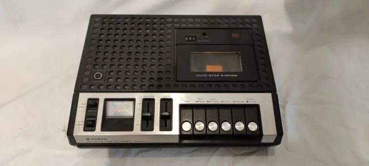 Sanyo M 2502U kazetový přehrávač