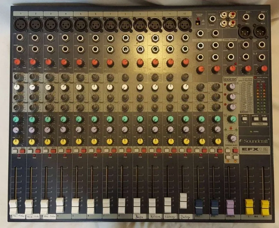 Soundcraft EFX 12 mixážní pult
