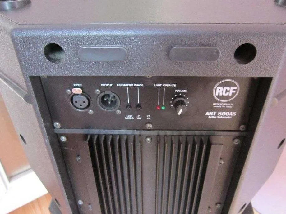RCF ART 800 AS aktivní subbas 1x15" 400/800W přímo vyzařující, tlačí OK