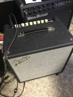 Fender Rumble 15 baskytarové combo 40/80W překvapivě silné, skvělý zvuk