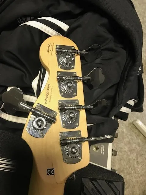 Fender SQUIER Precision Bass 5 Red Burst Indonesia - zánovní stav