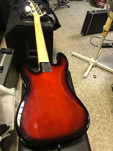 Fender SQUIER Precision Bass 5 Red Burst Indonesia - zánovní stav