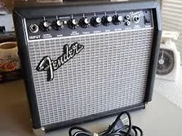 Fender 20W  simulační kombo s efektovou jednotkou a více typy zkreslení
