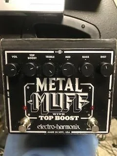 Electro Harmonix Metal Muff with Top Boost distortion s fuzz možnostmi