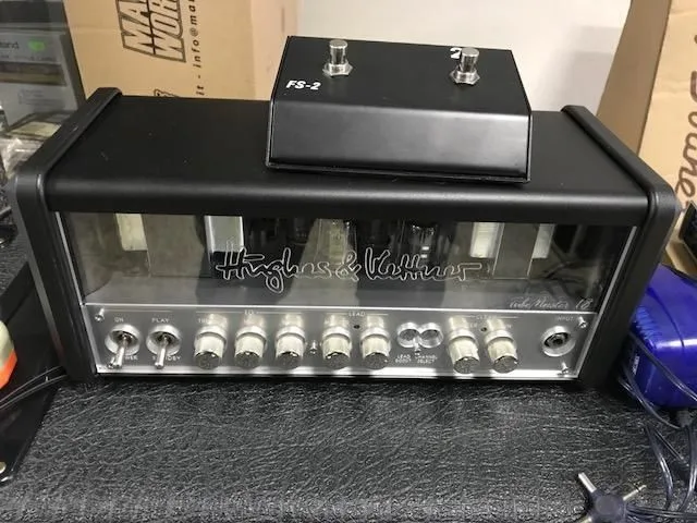 Hughes a Kettner Tubemeister Silver serie 18W 2 kanál hlavička - lampa