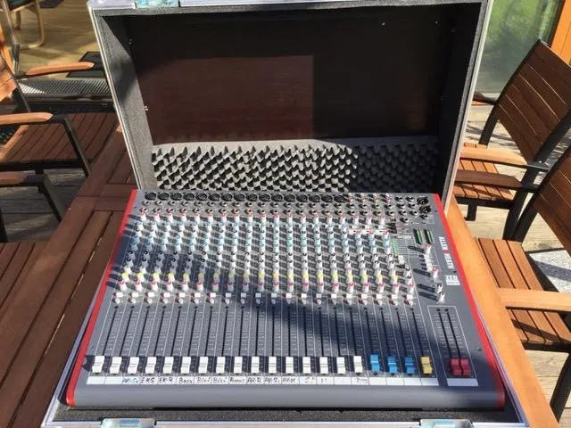 Allen Heath ZED 22 + ALU CASE zánovní kvalitní analog. mix 4xAux zánovní