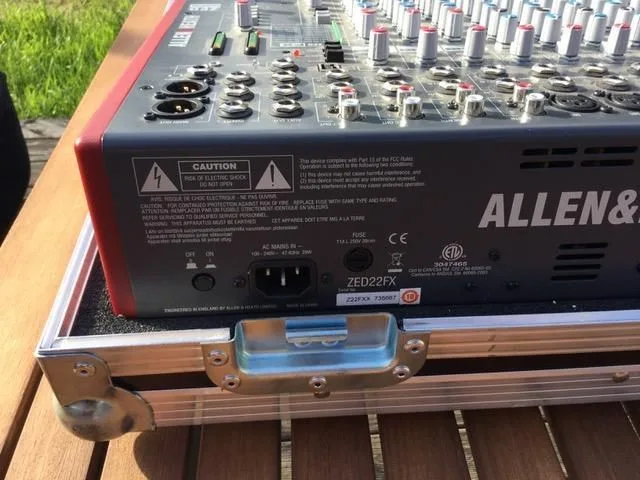 Allen Heath ZED 22 + ALU CASE zánovní kvalitní analog. mix 4xAux zánovní