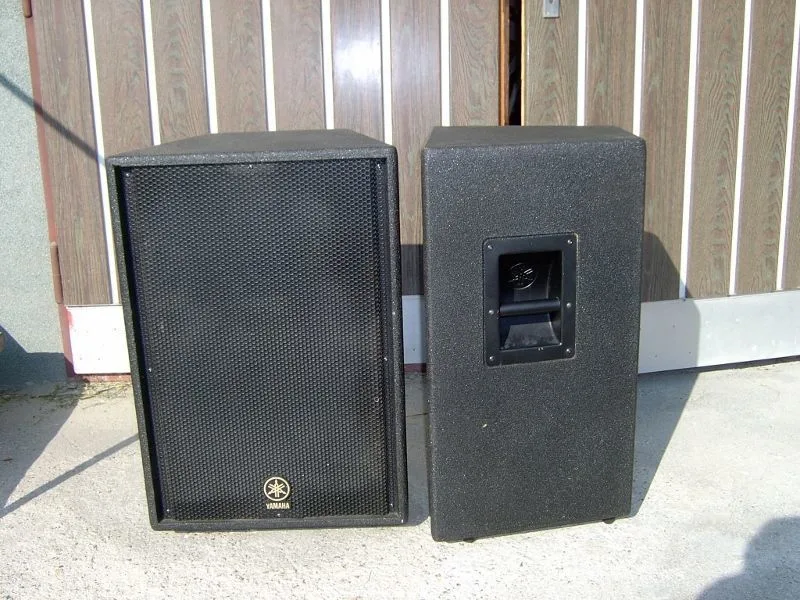 Yamaha EMX512SC Powermix s efekty a compressorem 2x500W 8xmic in