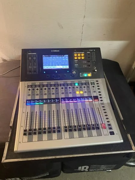 YAMAHA TF1