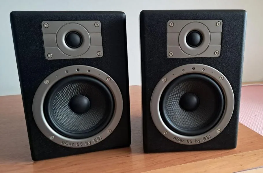 ESI nEar 05 (aktivní studiové monitory – pár)