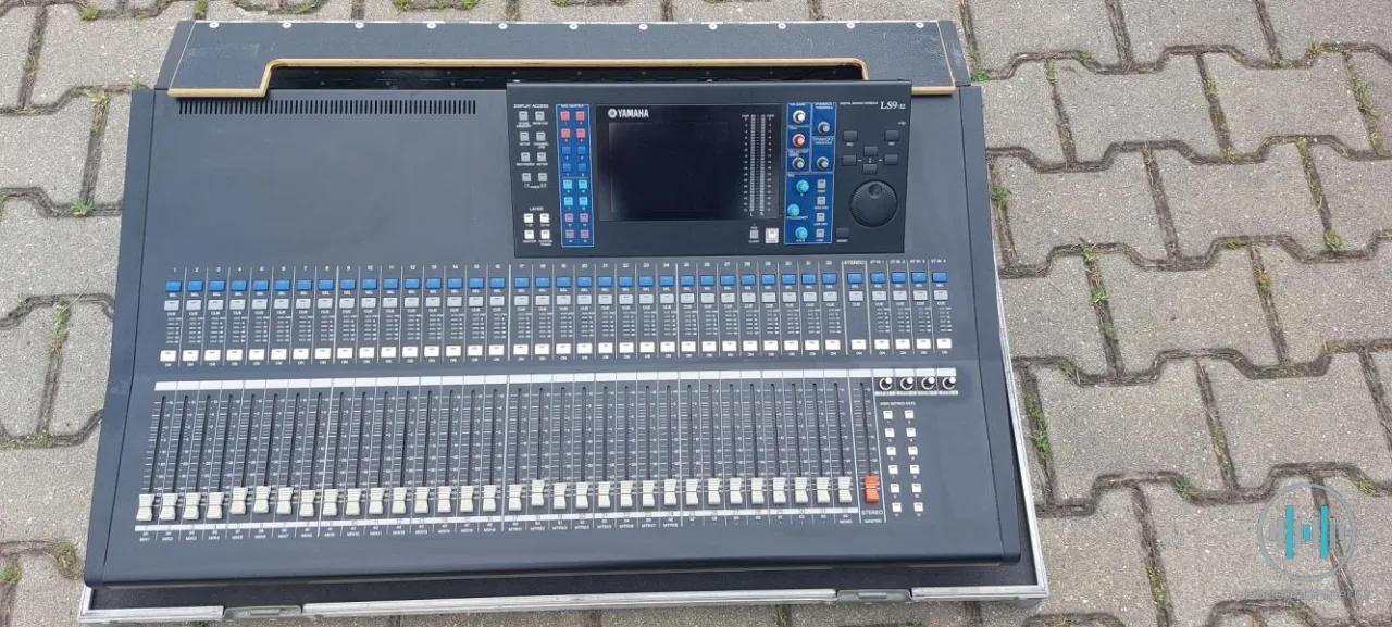 YAMAHA LS9 - 32