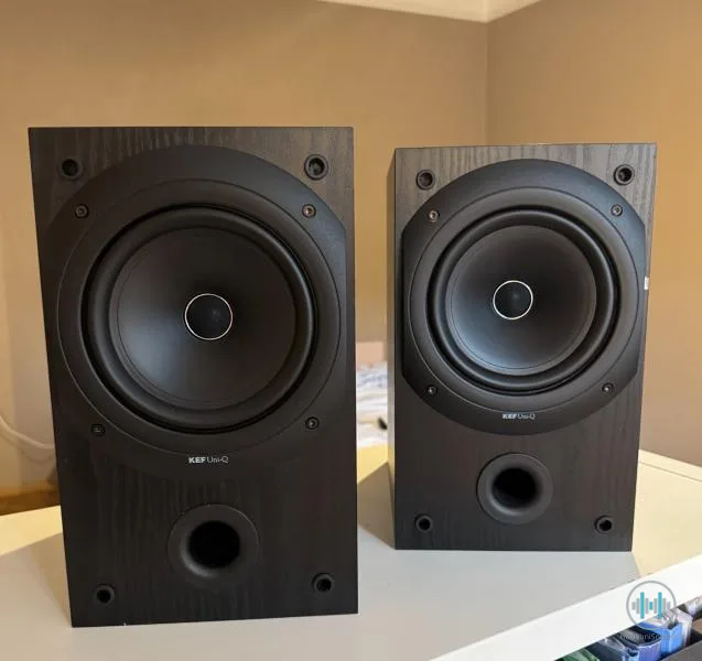 KEF Q10 Speakers – Pair – Tweeter Issue on One Speaker