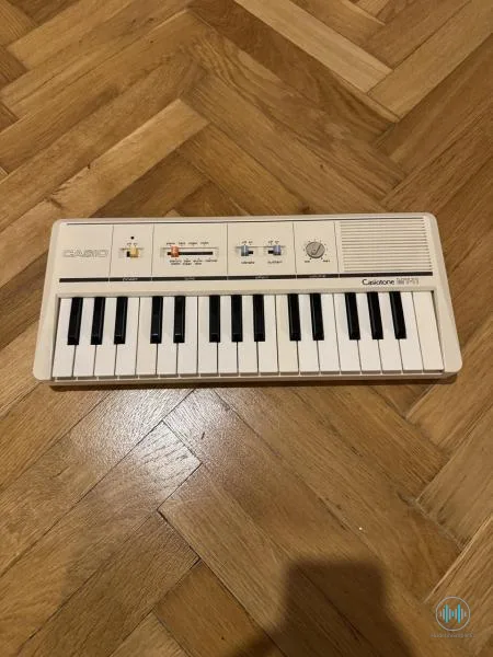 RARE Vintage Casio Casiotone MT-11 1980s Analog Synthesizer