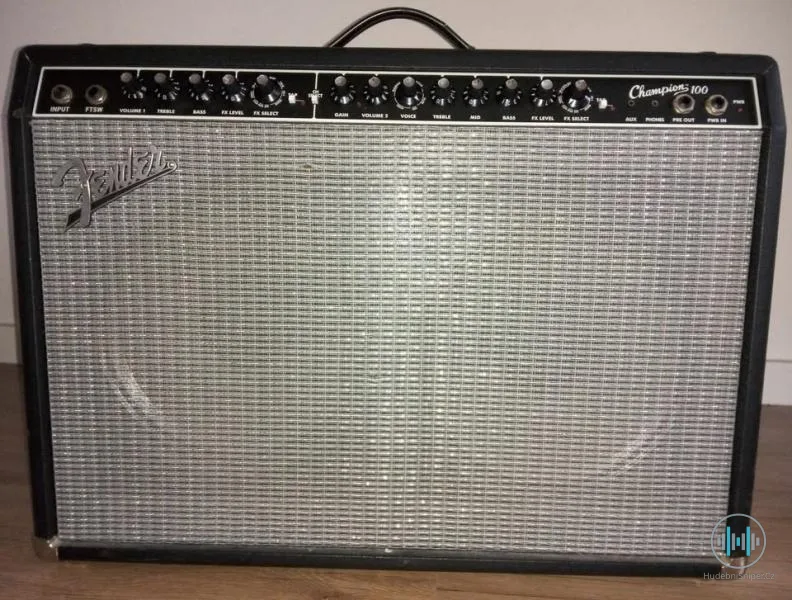 Prodám kombo Fender champion 100. Aparát je po revizi, plně funkční, doprava dohodou. Prodávám z důvodu nevyužití. Součástí je i footswitch.