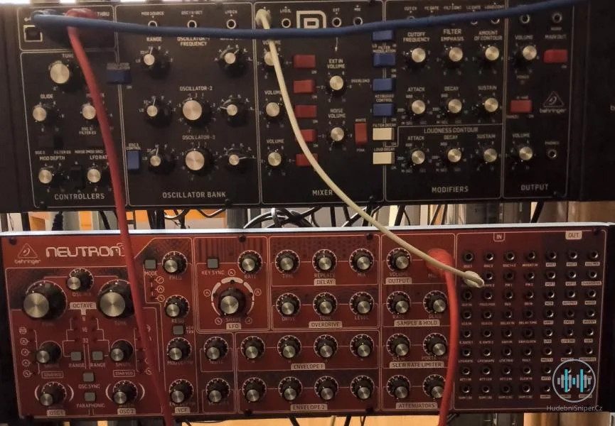 Analog synt D-ečko + Neutron