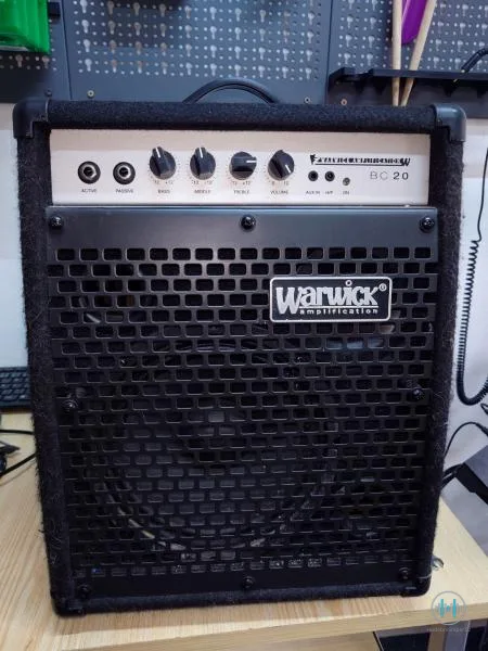 Warwick BC20 – 20W baskytarové kombo