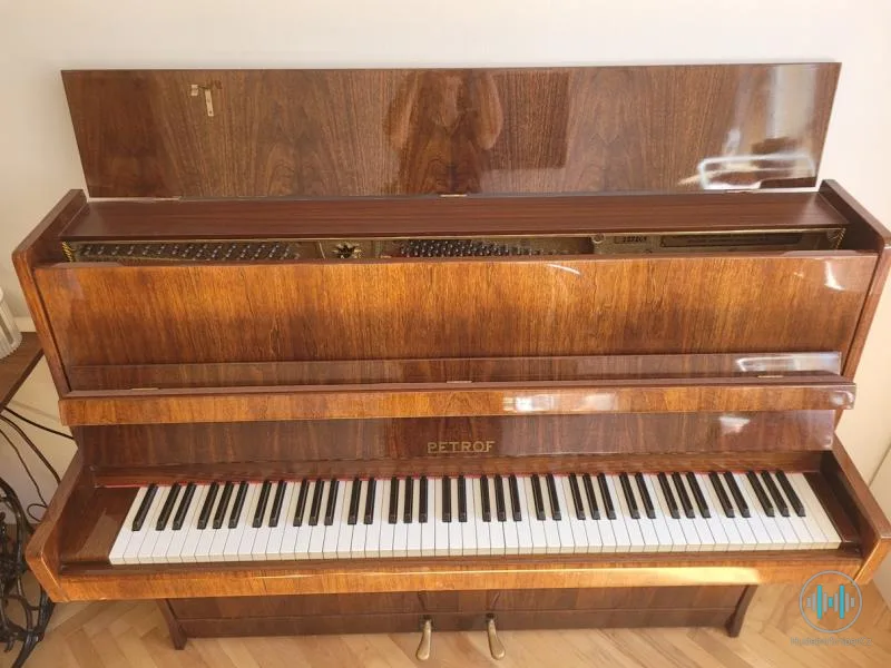 Pianino Petrof model 112
