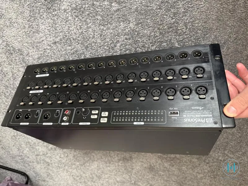 Digitální mixpult PreSonus RM32AI + 2m kabel DB-25 to 8x XLR