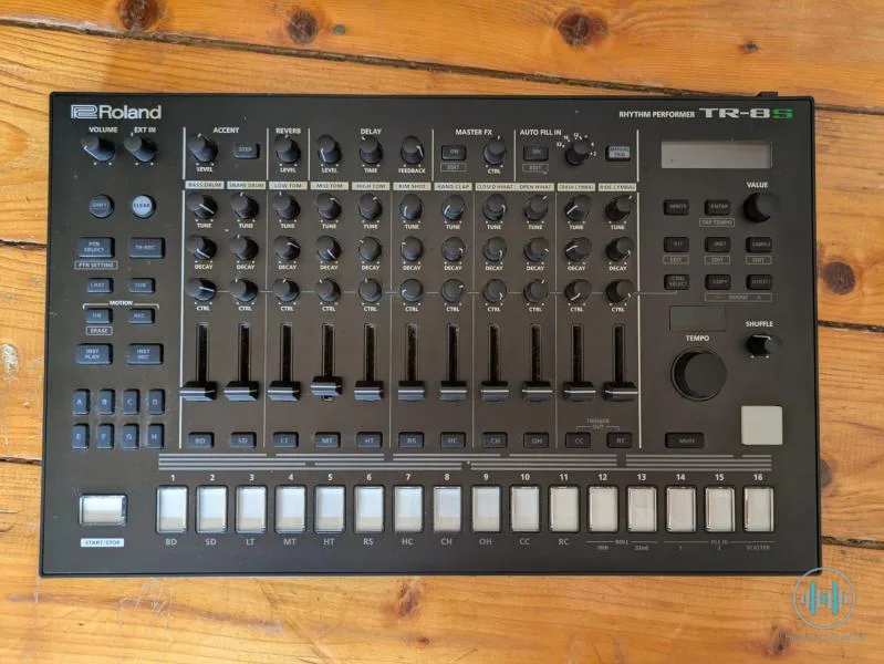 Roland tr-8s Drum machine