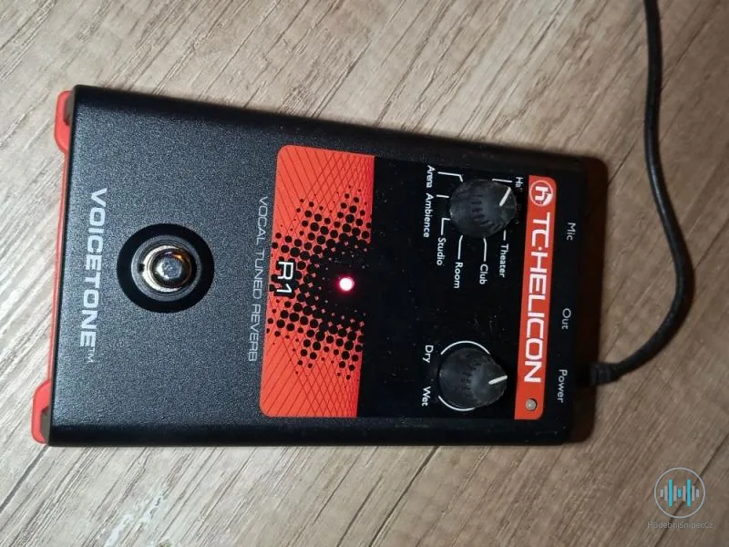 TC Helicon VoiceTone R1 – studiový vokální reverb (vynikající stav)