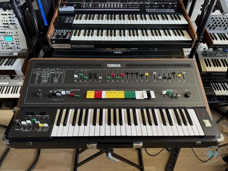 Synths na prodej - Korg, Yamaha, Arp...
