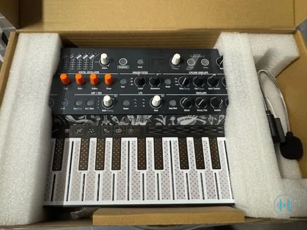 Arturia MicroFreak Vocoder Edition + mikrofon
