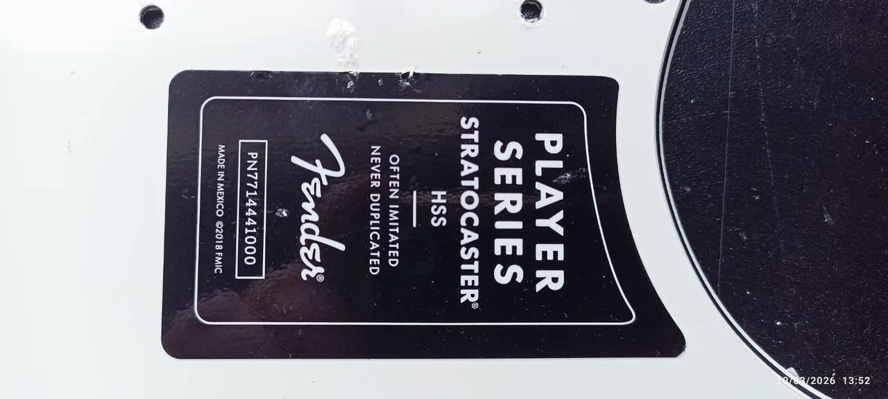 Fender Stratocaster Player Series pickguard HSS. PRODANO.