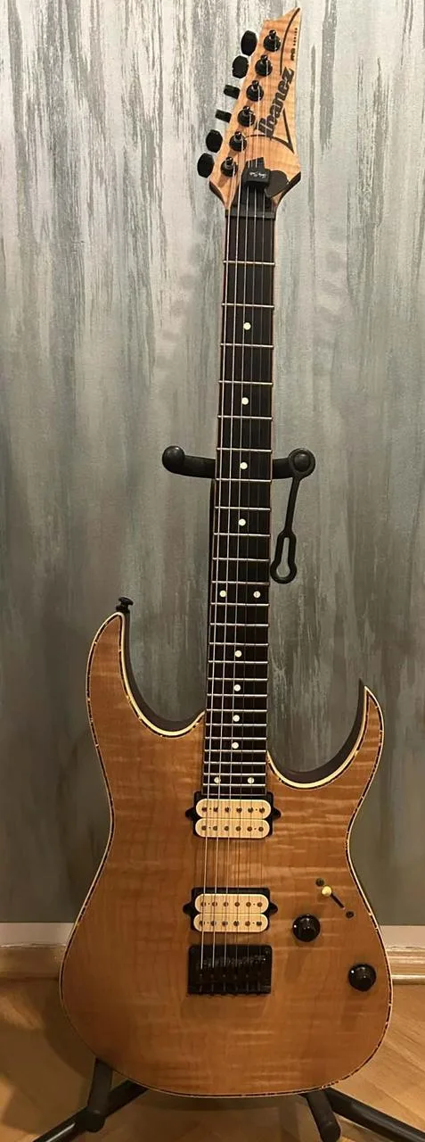Ibanez RGEW521FM-NTF Exotic Wood – DiMarzio & Roasted Maple