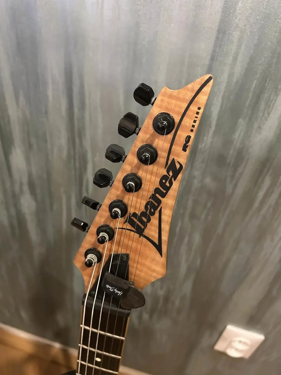 Ibanez RGEW521FM-NTF Exotic Wood – DiMarzio & Roasted Maple