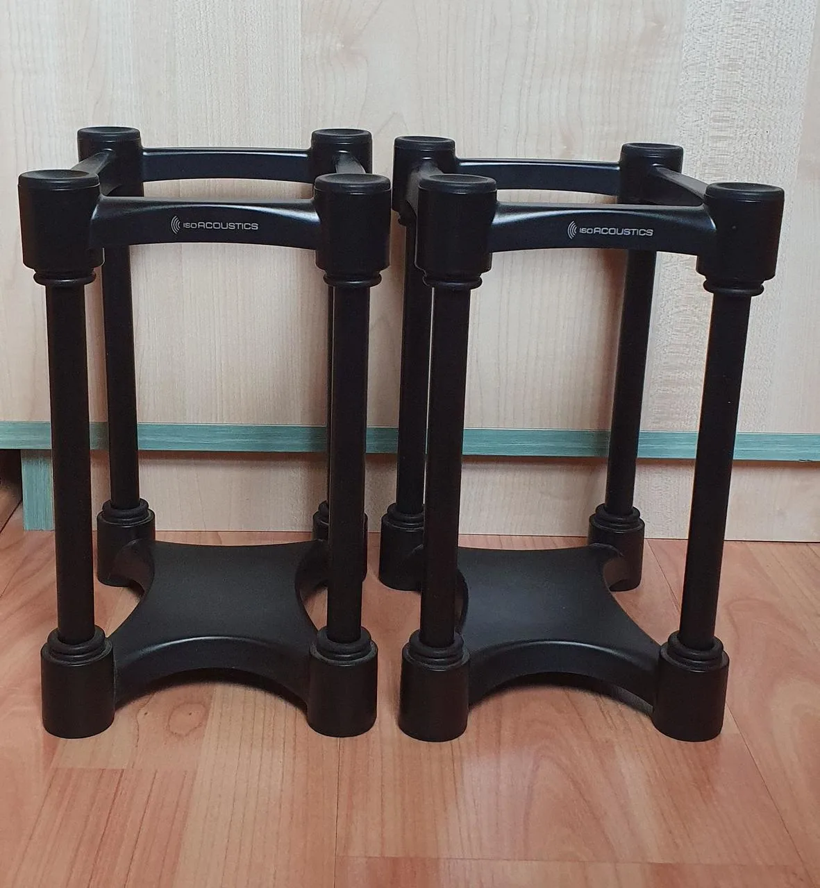 IsoAcoustics ISO-155 stojany pre štúdiové monitory