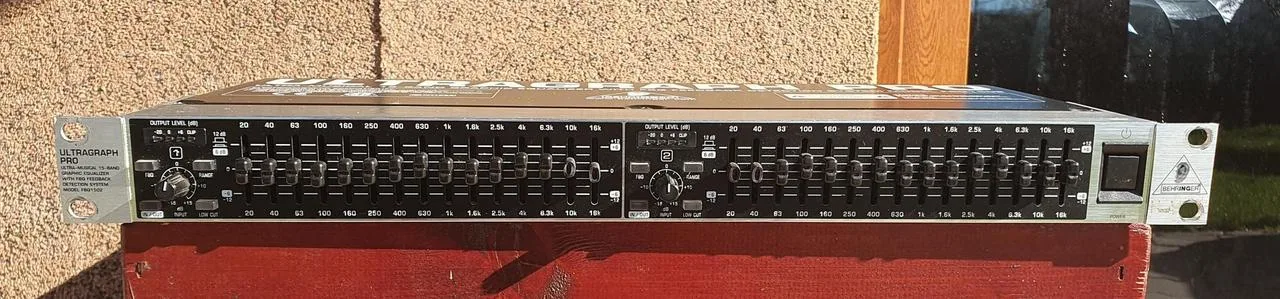 Stereo Ekvalizér Behringer Ultragraph Pro EQ FBQ1502HD