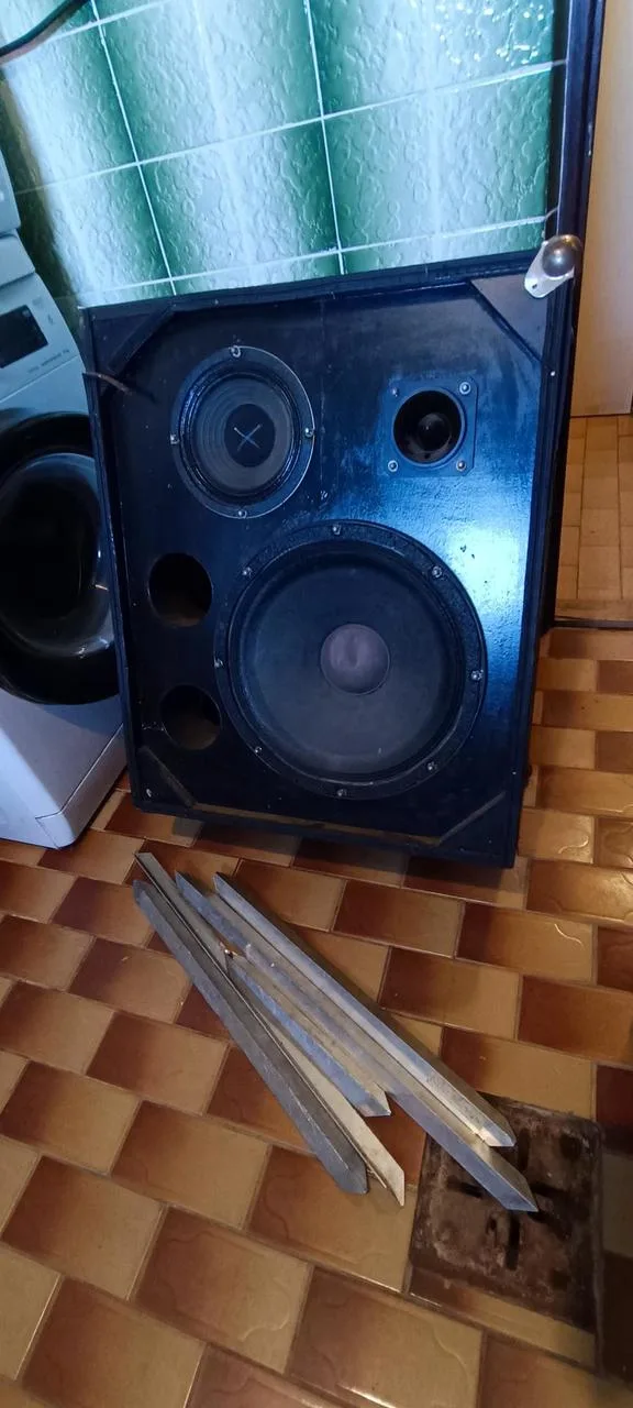 Ozvučovací aparatura, zesilovače , mix, mikrofony atd.
